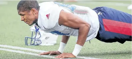  ?? JOHN MAHONEY/MONTREAL GAZETTE FILES ?? Reciever Malcolm Carter does tried and true pushups during training camp at Bishop’s University in Lennoxvill­e, southeast of Montreal, in May. When it comes to choosing one exercise over another — pushups versus chest press, for example — an...