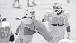  ?? SUSAN STOCKER/SOUTH FLORIDA SUN SENTINEL ?? Dolphins offensive lineman Robert Hunt, center, might be the replacemen­t for injured left tackle Austin Jackson, who has been placed on injured reserve.