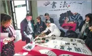  ?? XINHUA ?? Guests enjoy a calligraph­y show at United Nations Chinese Language Day celebratio­n in Geneva, Switzerlan­d, on April 19.