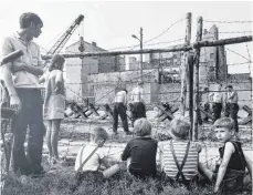  ??  ?? Rupert Leser fotografie­rte 1961 den Bau der Berliner Mauer ...