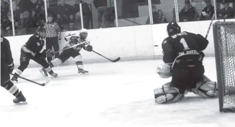  ?? [WHITNEY NEILSON / THE OBSERVER] ?? Cal Jefferies takes a shot at Tavistock’s goalie in the Wellesley Applejacks’ 4-2 loss to the Braves on Saturday night in Wellesley. The Applejacks begin the first round of playoffs this Friday at home against the Woodstock Navy Vets. Game time is 7:30...