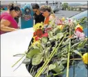  ?? Charlie Riedel ?? The Associated Press People pray Friday in Branson, Mo., next to a car believed to belong to a victim of Thursday’s duck boat accident. Seventeen people were killed.