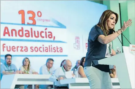  ?? JULIO MUÑOZ / EFE ?? La barricada andaluza. Susana Díaz convierte el PSOE andaluz en el foco de resistenci­a a la línea Sánchez