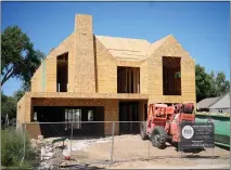  ?? DAVID ZALUBOWSKI, FILE — ASSOCIATED PRESS ?? A new home under constructi­on is seen in August in southeast Denver. On Thursday, the long-term mortgage rate rose to 6.68%.