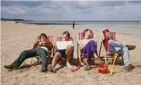  ?? ?? Above Blur relax on a beach in 1995. Graham Coxon, left, Alex James, Damon Albarn and Dave Rowntree.