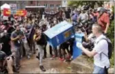  ?? STEVE HELBER - THE ASSOCIATED PRESS ?? White nationalis­t demonstrat­ors clash with a counter demonstrat­or as he throws a newspaper box at the entrance to Lee Park in Charlottes­ville, Va., Saturday.