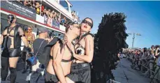  ?? FOTO: FELIX KÄSTLE/DPA ?? Zahlreiche Fans aus der Fetisch- oder Swinger-Szene besuchen jedes Jahr das Torture-Ship, das auch in Friedrichs­hafen ablegt.
