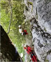  ?? (Photo doc Var-matin) ?? Les pompiers ont dû faire appel au Grimp exercice) pour secourir la jeune femme. (ici en