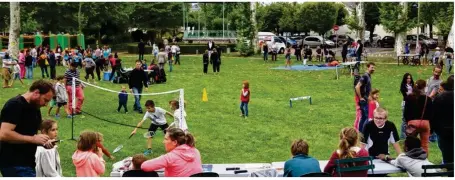  ??  ?? Une quarantain­e d’associatio­ns nogentaise­s ont participé à la Fête de la jeunesse, à la veille de la rentrée scolaire.