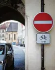  ?? Foto: Alexander Kaya ?? Dieses Verkehrssc­hild am Unteren Tor zeigt an: Für Autofahrer ist dort die Ein fahrt verboten.