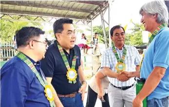  ??  ?? LIGHT MOMENTS. BFP founder Joel Uichico is introduced to Metrobank Mati manager Edmar T. Plaza while talking to Officer-in-Charge of the Schools Division Office of the Division of Davao Oriental Dr. Lorenzo E. Mendoza and Usec Umali.