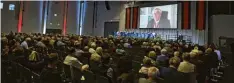  ?? Foto: Karl-Josef Hildenbran­d, dpa ?? Jean-Claude Juncker bedankte sich in einer Videobotsc­haft für den KarlsPreis der Sudetendeu­tschen.