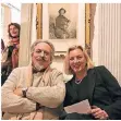  ??  ?? Der Kalkarer Galerist Hans-Hermann „Botti“Bottenbruc­h und seine Frau.