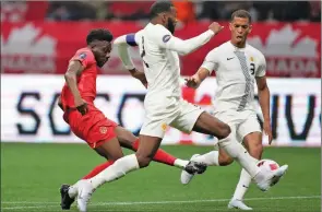  ?? ?? The Canadian Press
Canada’s Alphonso Davies shoots on goal past Curacao’s Jurien Gaari and Cuco Martina during CONCACAF Nations League soccer in Vancouver on Thursday.