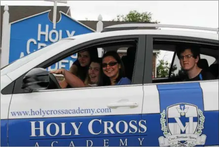 ?? CHARLES PRITCHARD - ONEIDA DAILY DISPATCH ?? Holy Cross Academy Driver’s Education students sit in the new vehicle for class donated by Nye Automotive on Wednesday, June 20, 2018.