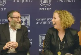  ?? (Yossi Zeliger) ?? MKS MOSHE GAFNI (UTJ) and Ayelet Nahmias-Verbin (Zionist Union) share a laugh yesterday after receiving the Israel Democracy Institute’s Outstandin­g Parliament­arian Award.
