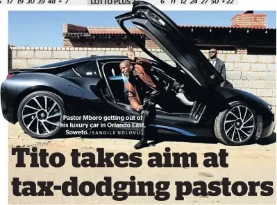  ?? /SANDILE NDLOVU ?? Pastor Mboro getting out of his luxury car in Orlando East, Soweto.