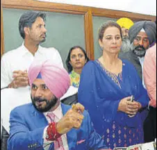  ?? HT PHOTO ?? Navjot Singh Sidhu with his exMLA wife Navjot Kaur Sidhu and MLAs Amrinder Raja Warring and Pargat Singh at his office.