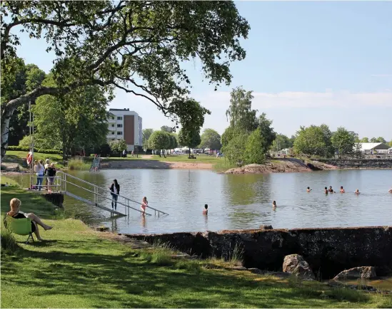  ?? Bild: Suzanne Werner ?? Sedan i början av juni är badplatsen på Skräcklan i Vänersborg avstängd då höga halter av E-coli-bakterier hittats i vattnet.
