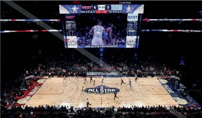  ??  ?? El Smoothie King Center, de Nueva Orleans, lució sus mejores galas para acoger una nueva edición del Partido de las Estrellas de la NBA. ESCENARIO DE LUJO.