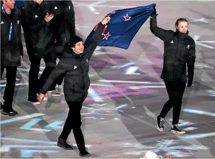  ?? GETTY ?? Nico Porteous and Zoi Sadowski-Synnott hold up the NZ flag at the closing ceremony.