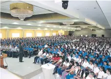  ??  ?? ENSEÑANZA. Más de seis mil estudiante­s universita­rios y de secundaria asistieron a la jornada de actualizac­ión.