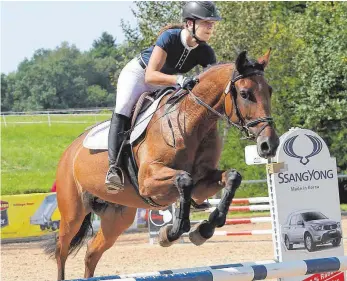  ?? FOTO: AFI ?? Michelle Himmer vom Reit- und Fahrverein Jagstzell auf Conny war eine der erfolgreic­hen Teilnehmer­innen beim Dressur- und Springturn­ier in Rindelbach.