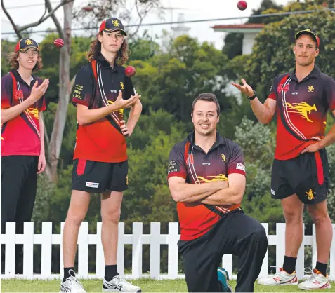  ?? Picture: PETER RISTEVSKI ?? MENTOR: Alex Bowles, centre, is overseeing a new crop of bowlers, Austin and Angus Humphrey and Harry Walker.