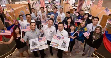  ??  ?? Raising the flag as one: Chai (third from left, front row) of Aset Kayamas posing with staff at the company’s headquarte­rs in Jalan Klang Lama, Kuala Lumpur. Also present were group general manager Datuk Lee Chan Kuen (second from left, front row),...