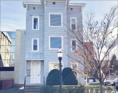  ?? Berkshire Hathaway HomeServic­es New England Properties / Contribute­d photo ?? The three-apartment building at 131 North St., Stamford, is occupied by first-, second- and third-floor lofts.