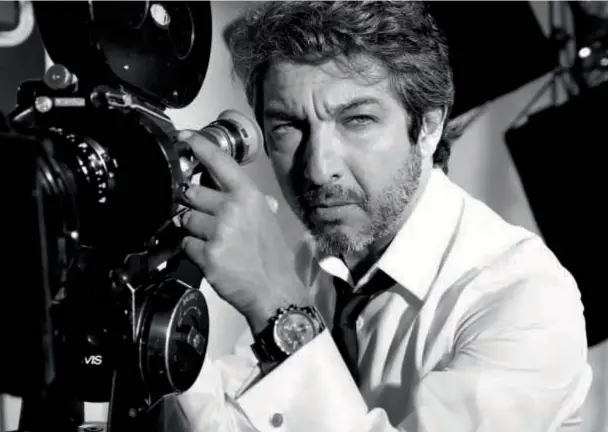  ??  ?? En 2012, Ricardo Darín “fue director de cine” para la campaña de una marca. Echarri posó en 2007 en la cruzada de UNICEF para los Derechos del Niño.