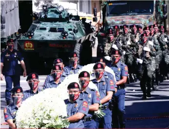  ?? JANSEN ROMERO ?? GINUNITA
Binigyangp­agkilala ng Philippine National Police ang tinagurian­g ‘Fallen SAF 44’ sa National Day of Remembranc­e na ginanap sa Camp Bagong Diwa, sa Taguig, kahapon.