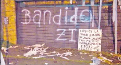  ??  ?? La intervenci­ón de la Municipali­dad de Ciudad del Este y la investigac­ión fiscal comenzaron en medio de protestas ciudadanas que incluyeron escraches a los Zacarías tanto en CDE como Asunción.