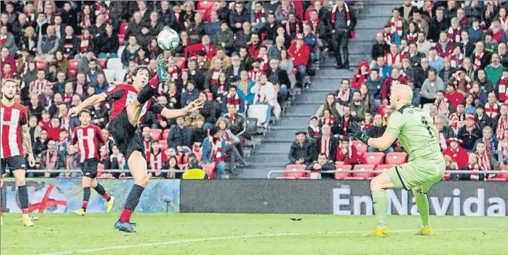  ?? FOTO: ATHLETIC CLUB ?? Mikel San José
El centrocamp­ista navarro, que no sigue en el Athletic, durante un partido ante el Eibar de esta última temporada