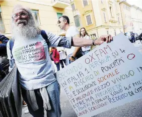  ?? LaPresse ?? In piazza
La marcia organizzat­a dal Movimento 5 Stelle per il reddito di cittadinan­za a Perugia