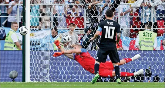  ?? REUTERS ?? Iceland’s Hannes Por Halldorsso­n saves a penalty taken by Argentina’s Lionel Messi at Spartak stadium in Moscow on Saturday.