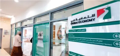  ??  ?? اقتصادية دبي أكدت أن قرار الإغلاق يُستثنى منه ما قد يمسّ الاحتياجات الأساسية للسكان.