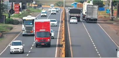  ?? Marcos Zanutto ?? Nas estradas federais da região de Londrina, 27 pessoas se feriram em 23 acidentes