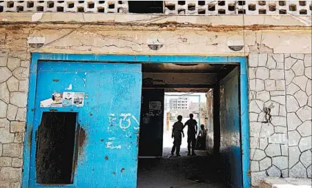  ?? MAAD EL ZIKRY/AP PHOTOS ?? Shown is the entrance of Aden Central Prison, where one wing is run by Yemeni allies of the UAE to detain al-Qaida suspects in Yemen. Ali Awad Habib, a businessma­n who was detained, described how he was given electrical shocks on his neck, back, chin...