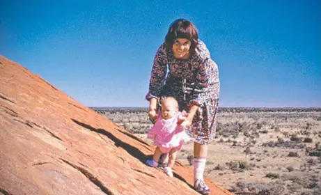  ??  ?? Lindy Chamberlai­n-Creighton with baby Azaria at Uluru in 1980. Azaria would tragically disappear a short time later. After serving prison time her conviction­s were quashed in 1987 but the Chamberlai­n family is yet to receive an apology from the NT...