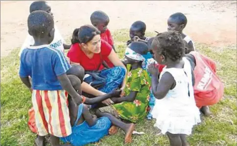  ?? Fotos: Carmen Aranda ?? Carmen Aranda, con los niños del orfanato de St. Jude