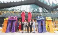  ??  ?? Cann (fourth from left) and other VIPS at the launch of Robinsons Kuala Lumpur.