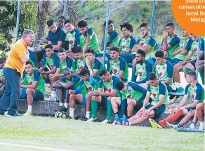  ??  ?? CHARLA. Los jugadores del Motagua recibieron una charla en el penúltimo entrenamie­nto con miras a la gran final frente al Olimpia.