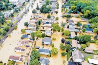 ?? REUTERS ?? Las lluvias de la tormenta tropical inundaron colonias en Nueva Jersey
