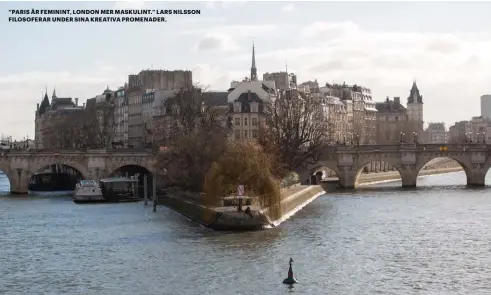  ??  ?? ”PARIS ÄR FEMININT, LONDON MER MASKULINT.” LARS NILSSON FILOSOFERA­R UNDER SINA KREATIVA PROMENADER.