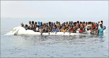  ??  ?? Seit Beginn des heurigen Jahres sind fast 40.000 Flüchtling­e über das Mittelmeer in Italien angekommen, um 44 Prozent mehr als vor einem Jahr.