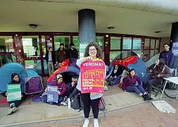  ?? ?? In tenda Gli universita­ri accampati da sei giorni al Polo Zanotto