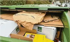  ?? Foto: Fridtjof Atterdal ?? Überfüllte Grüne Tonnen sind in Augsburg ein Problem. Die Stadt will deshalb den Papierabfa­ll häufiger abholen.