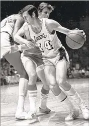  ?? Associated Press ?? JERRY WEST tries to drive around a defender with the help of Lakers teammate Wilt Chamberlai­n, left.