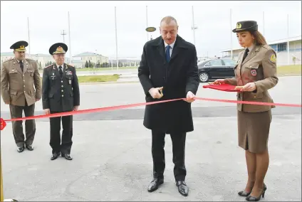  ??  ?? President Ilham Aliyev cuts the ribbon to open the sports and health center